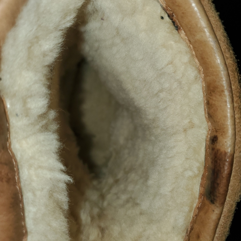 Uggs size 9 Chestnut w gold grommets - Picture 5 of 10